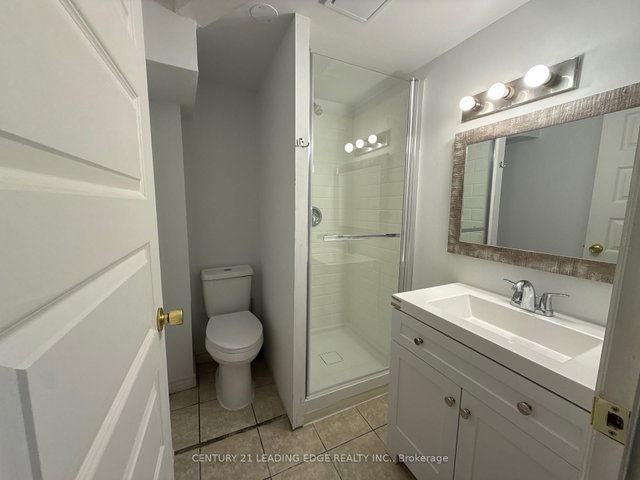 Lower - 957 Glen Street