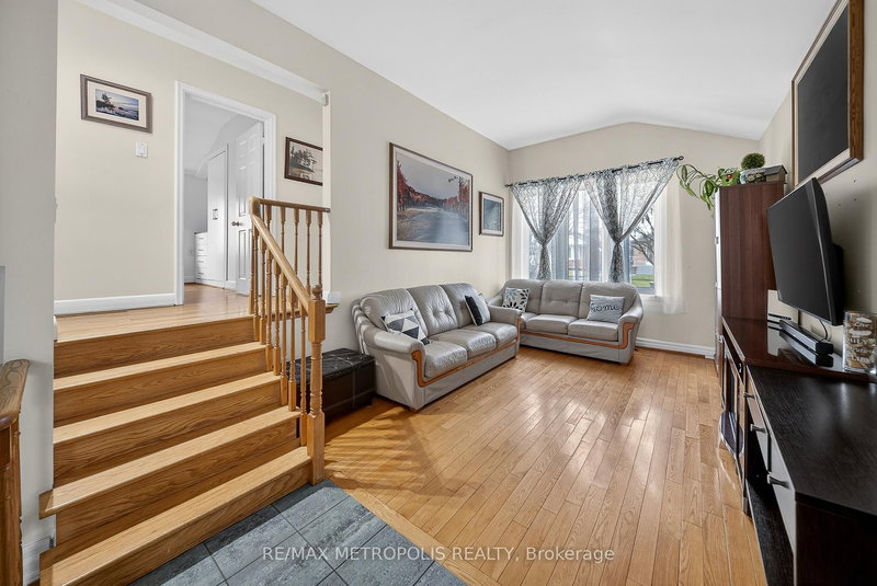 91 Ellendale Dr, Toronto, M1P 1N7 | Image 2