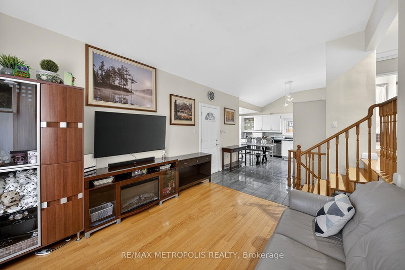 91 Ellendale Dr, Toronto, M1P 1N7 | Image 3