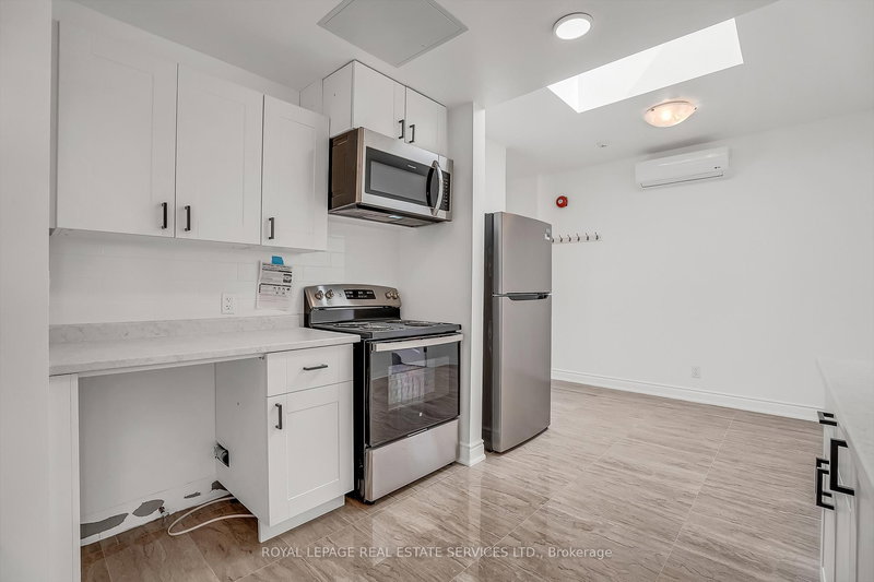 301 - 2820 Danforth Ave, Toronto, M4C 1M1 | Image 2