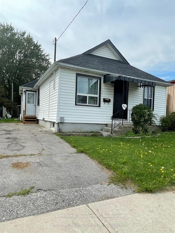 home for sale on 350 Oshawa Boulevard S