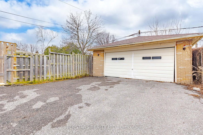 474 Fernhill Blvd, Oshawa, L1J 5J7 | Image 2