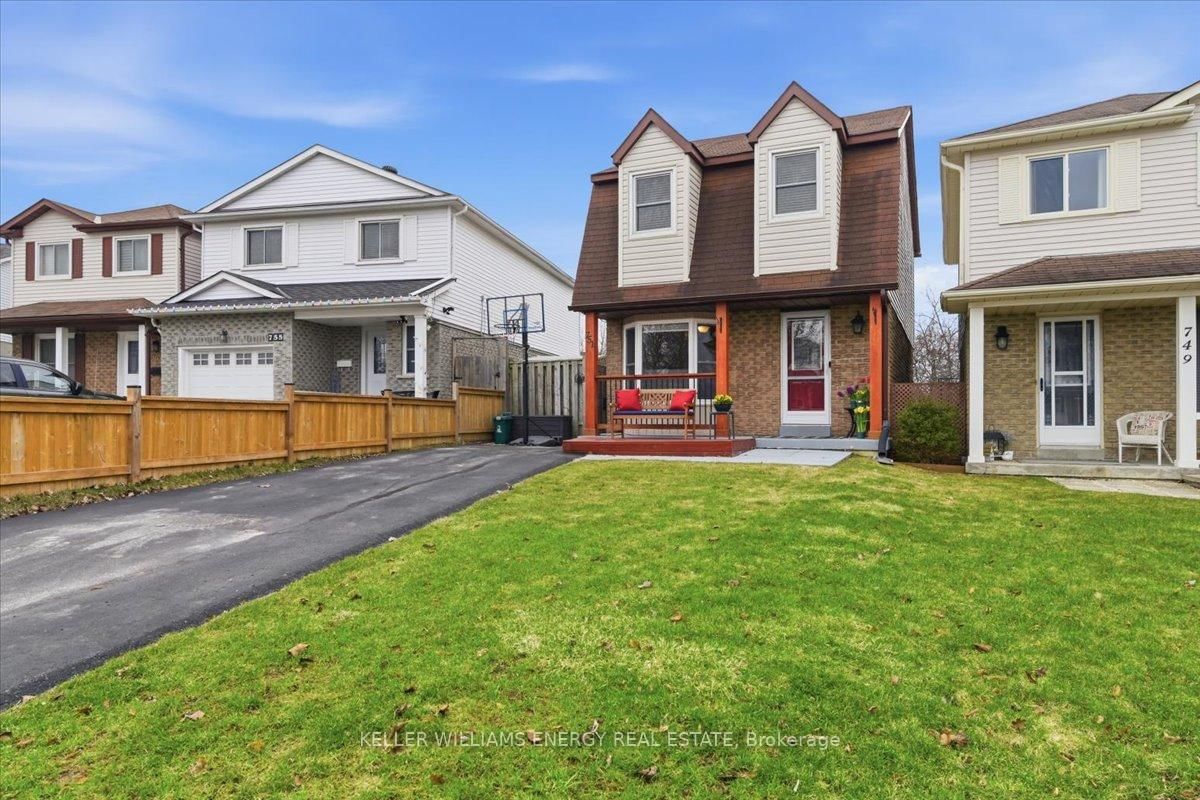 Detached House sold at 751 Bennett Crescent, Oshawa, Ontario, L1K 1T6 - Pinecrest - MLS: E12955552
