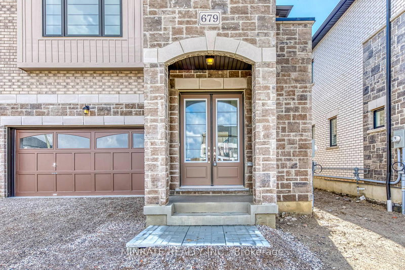 679 Catalina Manr, Pickering, L1X 0V2 | Image 2