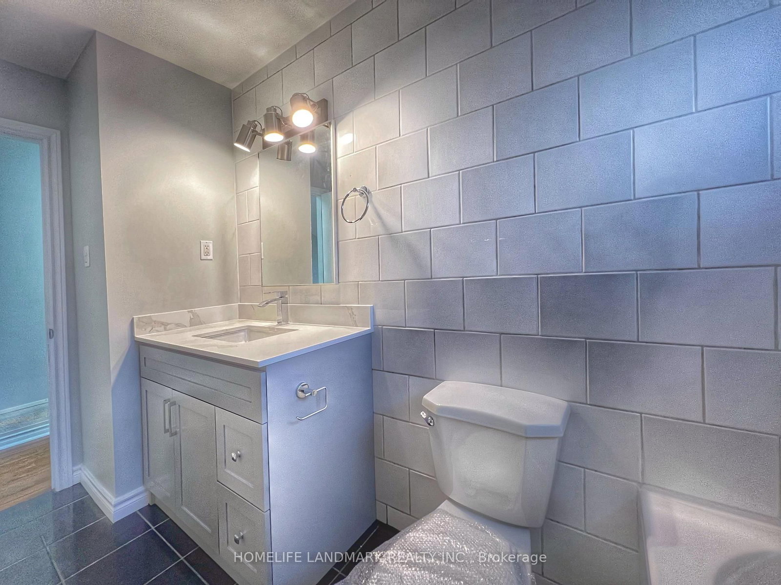 Detached House for sale at 4 Ferncrest Gate, Toronto, Ontario, M1W 1C2 - L'Amoreaux - MLS: E12956546