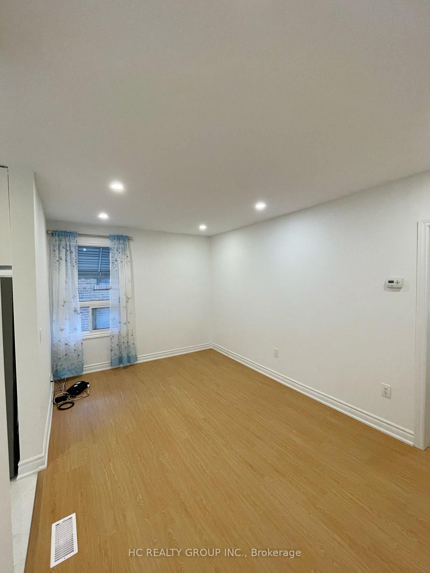 Detached House for lease at Main-48 Torrens Avenue, Toronto, Ontario, M4K 2H8 - Broadview North - MLS: E12956634