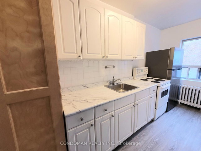 303 - 852 Broadview Avenue