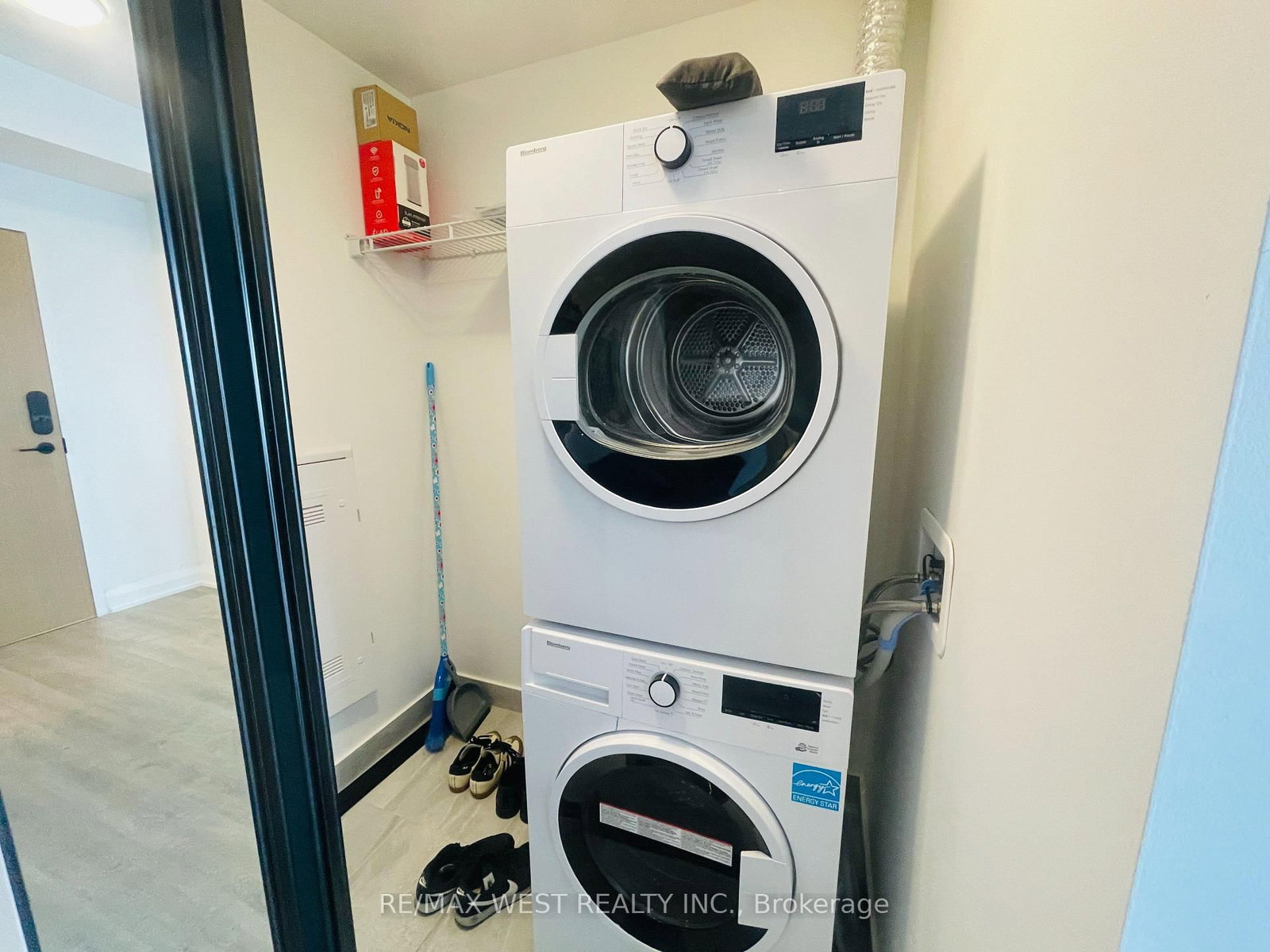 Condo for lease at 701-2369 Danforth Avenue, Toronto, Ontario, M4C 0B1 - East End-Danforth - MLS: E12956862