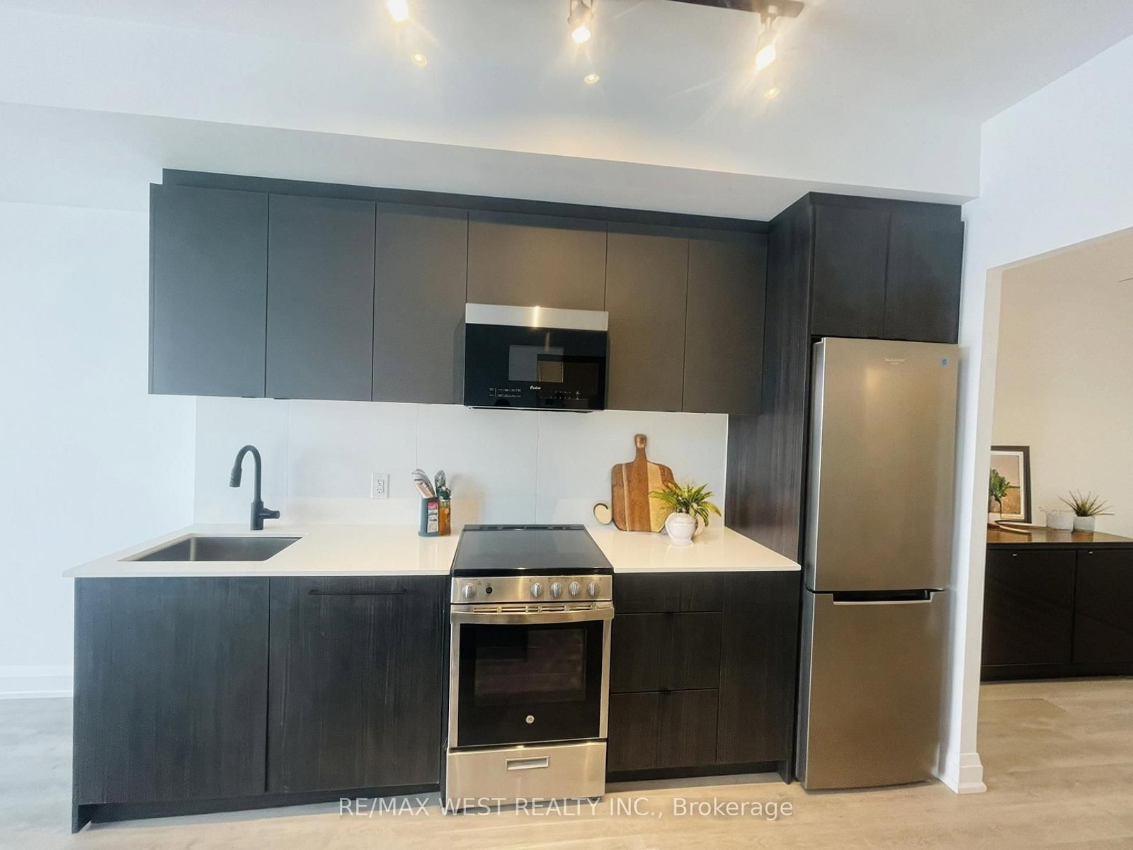 Condo for lease at 701-2369 Danforth Avenue, Toronto, Ontario, M4C 0B1 - East End-Danforth - MLS: E12956862