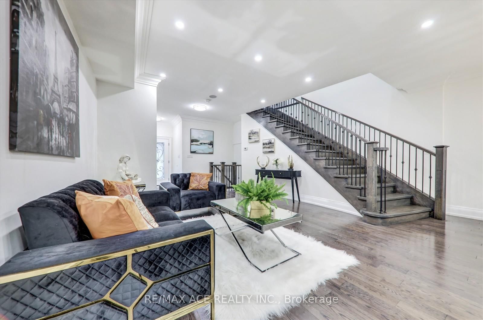 Detached House for sale at 71 Lillington Avenue, Toronto, Ontario, M1N 3K6 - Birchcliffe-Cliffside - MLS: E12956966