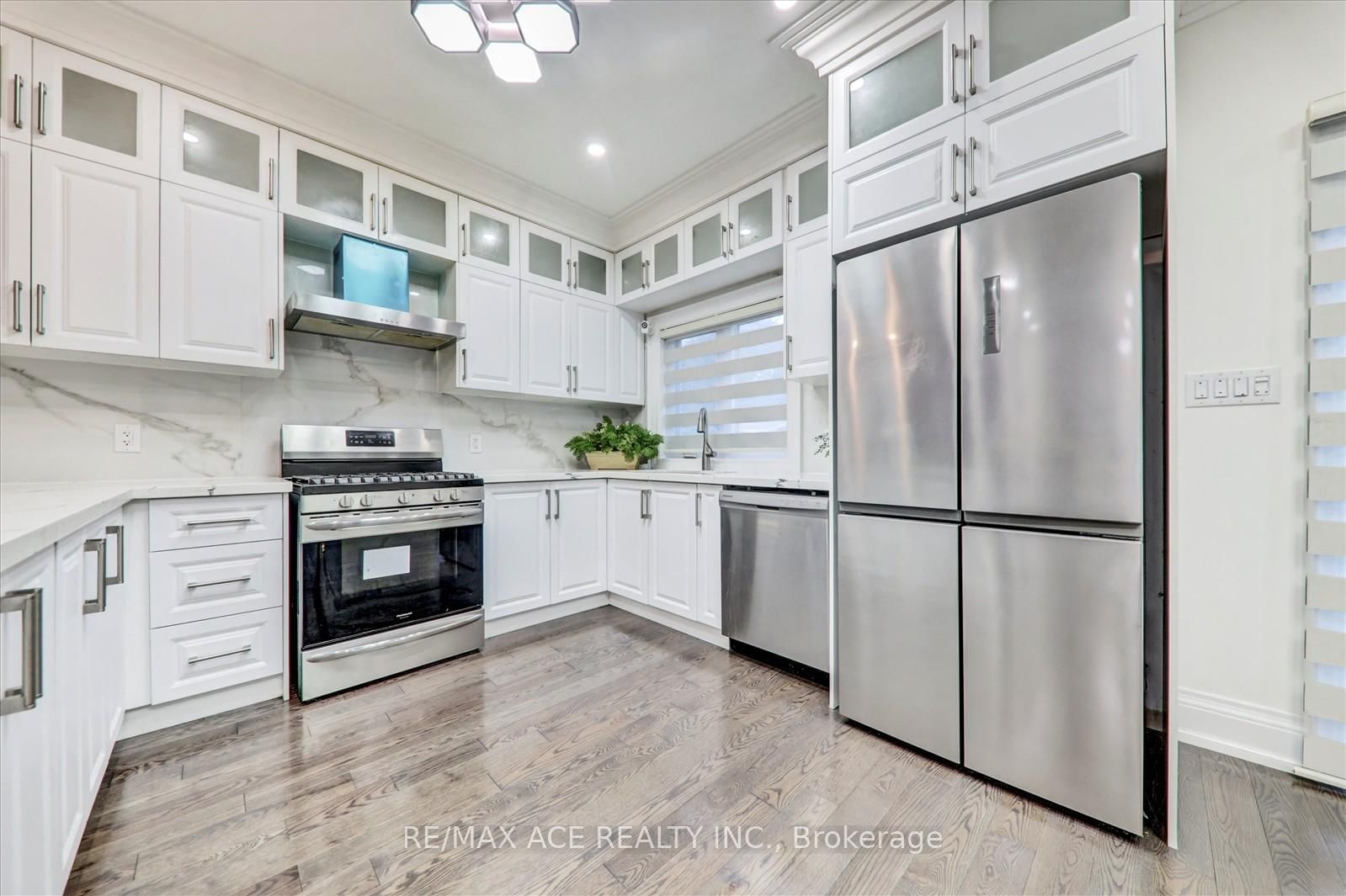 Detached House for sale at 71 Lillington Avenue, Toronto, Ontario, M1N 3K6 - Birchcliffe-Cliffside - MLS: E12956966