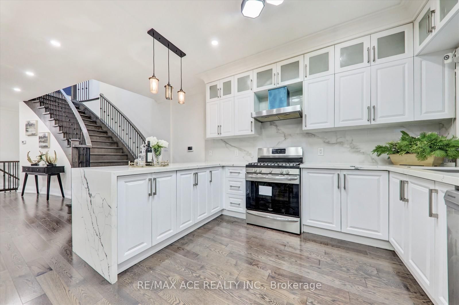 Detached House for sale at 71 Lillington Avenue, Toronto, Ontario, M1N 3K6 - Birchcliffe-Cliffside - MLS: E12956966