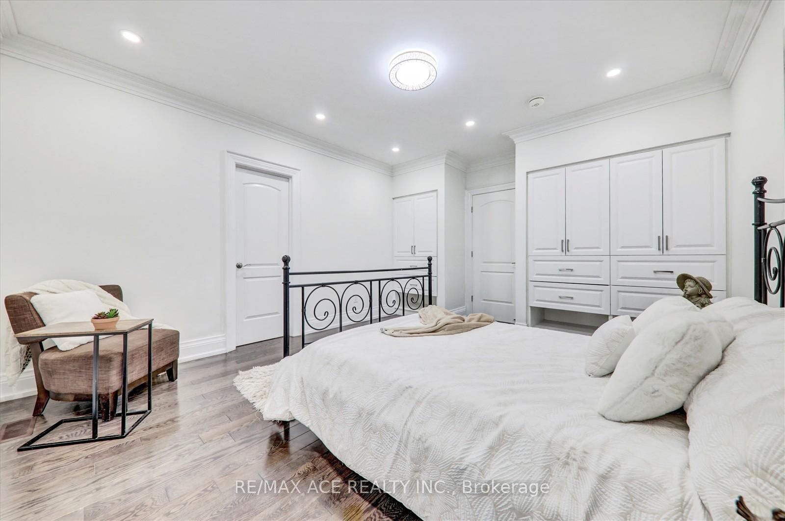 Detached House for sale at 71 Lillington Avenue, Toronto, Ontario, M1N 3K6 - Birchcliffe-Cliffside - MLS: E12956966