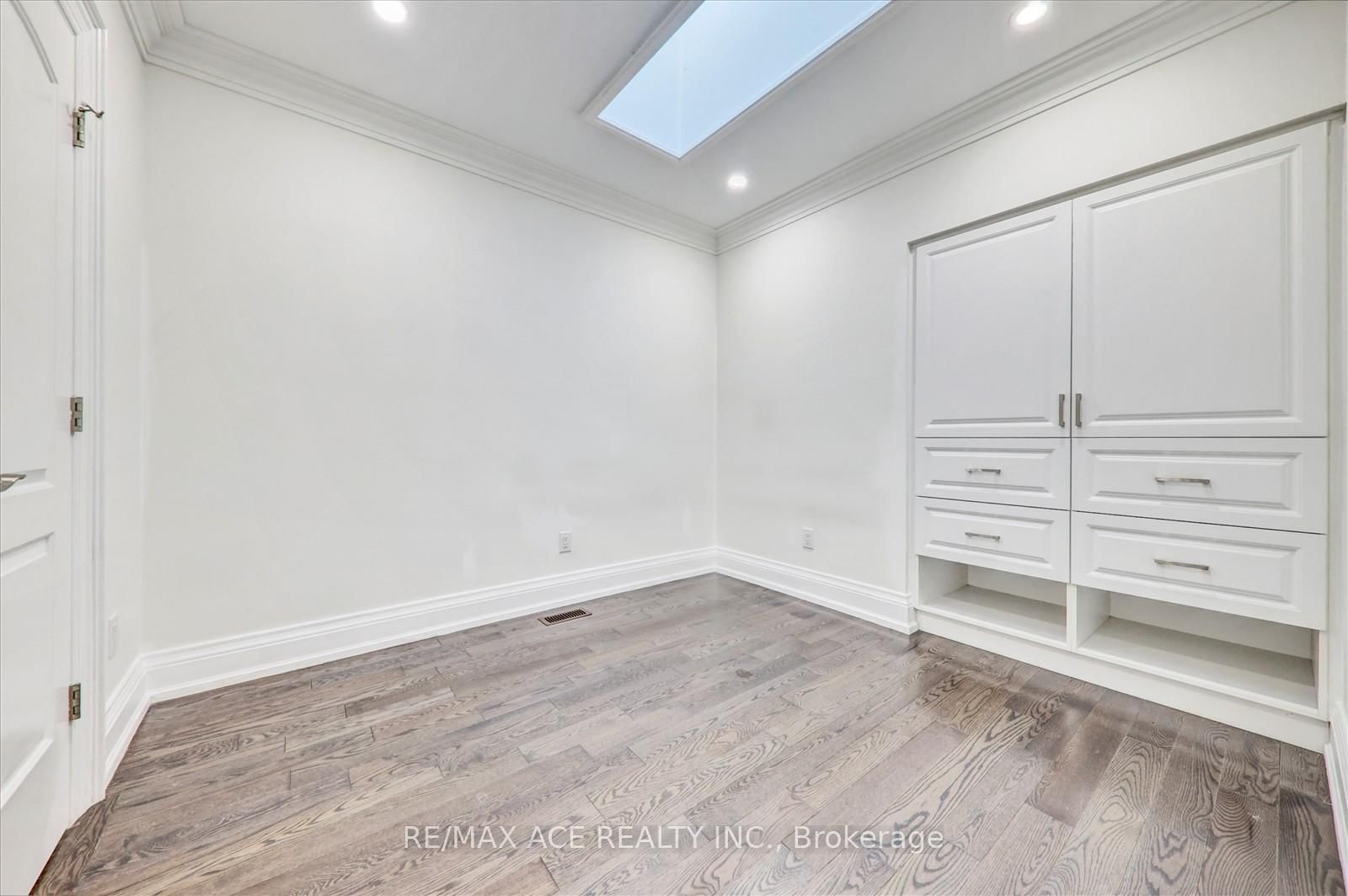 Detached House for sale at 71 Lillington Avenue, Toronto, Ontario, M1N 3K6 - Birchcliffe-Cliffside - MLS: E12956966