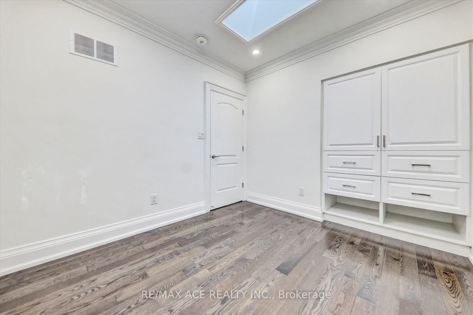 Detached House for sale at 71 Lillington Avenue, Toronto, Ontario, M1N 3K6 - Birchcliffe-Cliffside - MLS: E12956966