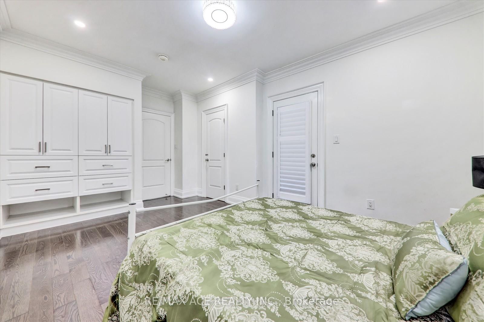 Detached House for sale at 71 Lillington Avenue, Toronto, Ontario, M1N 3K6 - Birchcliffe-Cliffside - MLS: E12956966