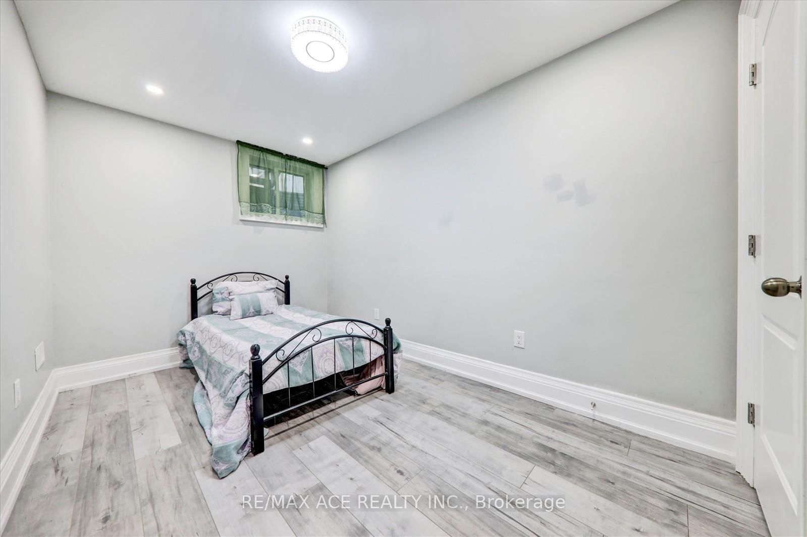 Detached House for sale at 71 Lillington Avenue, Toronto, Ontario, M1N 3K6 - Birchcliffe-Cliffside - MLS: E12956966