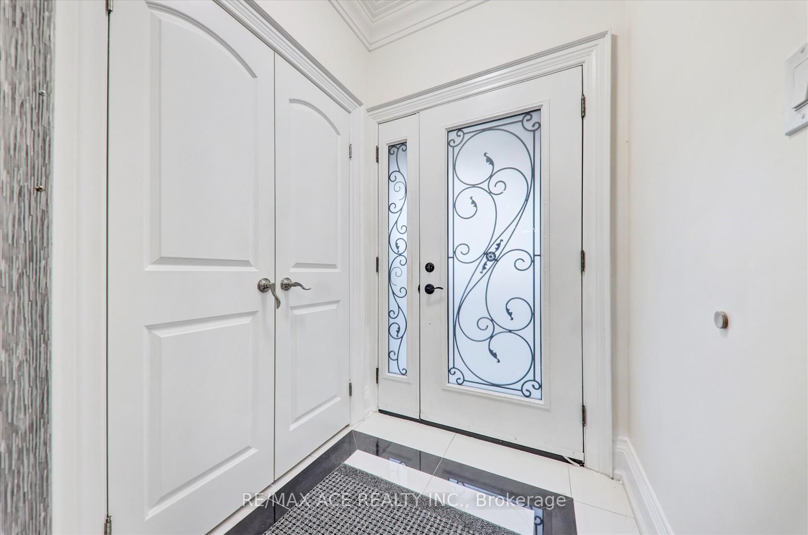 Detached House for sale at 71 Lillington Avenue, Toronto, Ontario, M1N 3K6 - Birchcliffe-Cliffside - MLS: E12956966