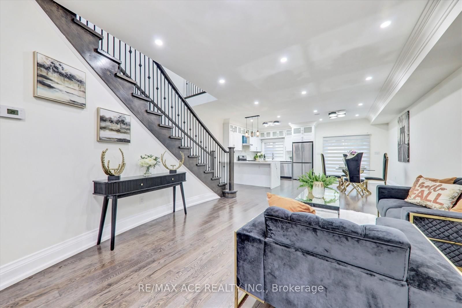 Detached House for sale at 71 Lillington Avenue, Toronto, Ontario, M1N 3K6 - Birchcliffe-Cliffside - MLS: E12956966