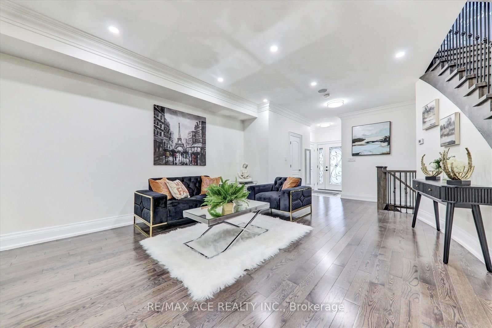 Detached House for sale at 71 Lillington Avenue, Toronto, Ontario, M1N 3K6 - Birchcliffe-Cliffside - MLS: E12956966