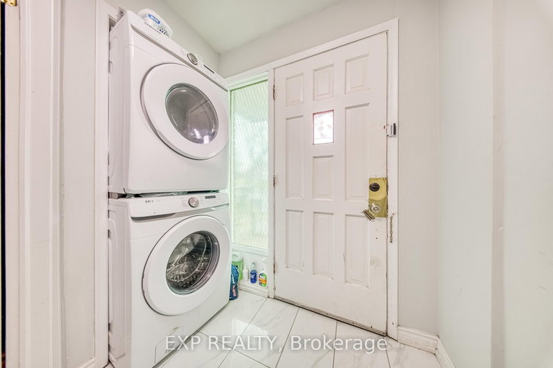 588 Warden Ave, Toronto, M1L 3Z3 | Image 2