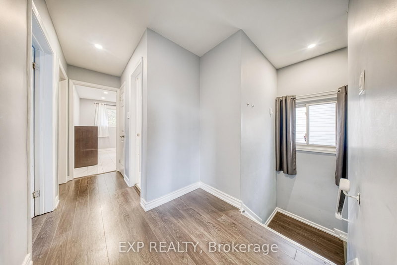 588 Warden Ave, Toronto, M1L 3Z3 | Image 3