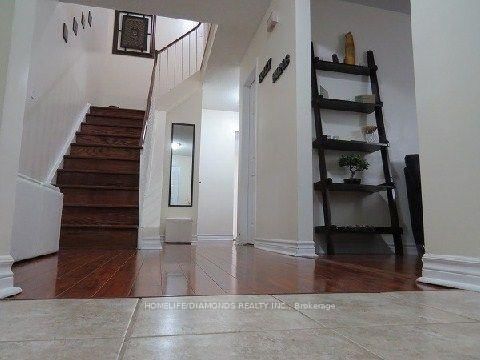 40 HARLEY Dr, Ajax, L1S 5X5 | Image 2