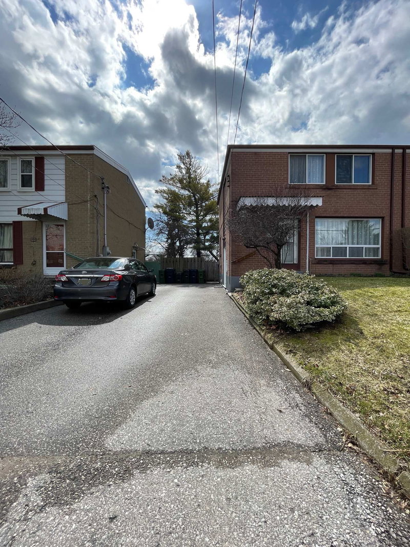 33 Chelwood Rd, Toronto, M1K 2K5 | Image 2