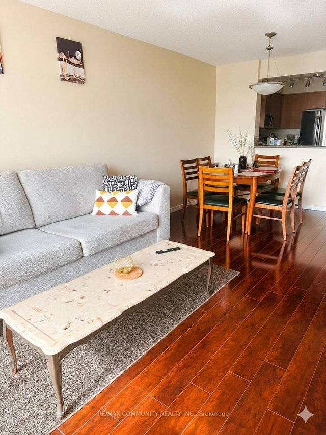 512 - 3650 Kingston Road