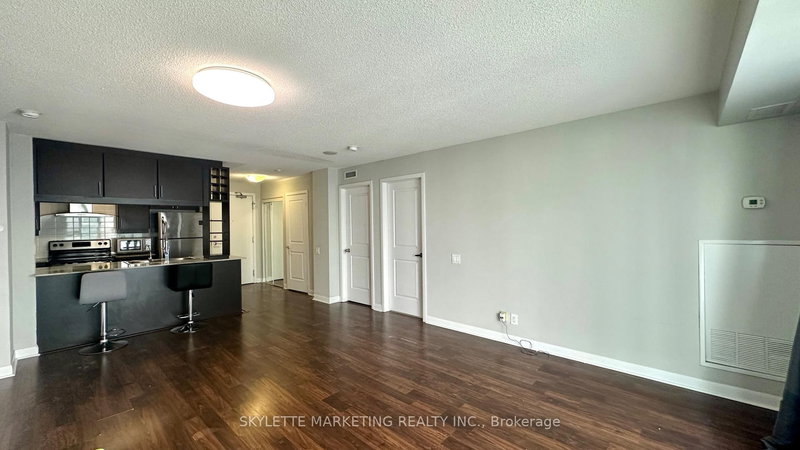 home for lease on LPH3506-25 Town Centre Court