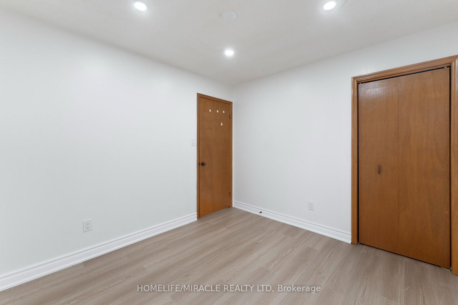 Detached House for sale at 4 Greendowns Drive, Toronto, Ontario, M1M 2G7 - Scarborough Village - MLS: E12958060