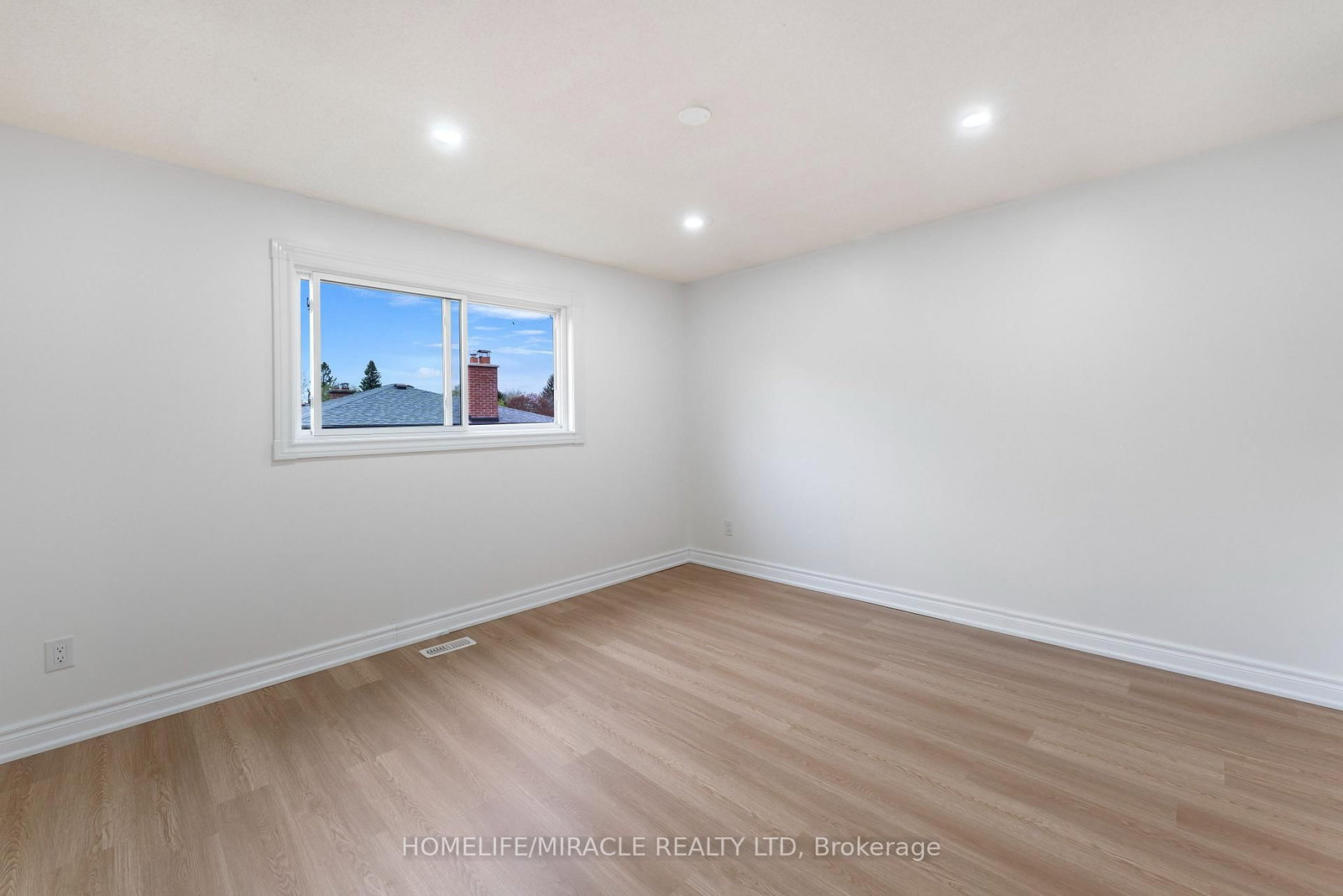 Detached House for sale at 4 Greendowns Drive, Toronto, Ontario, M1M 2G7 - Scarborough Village - MLS: E12958060