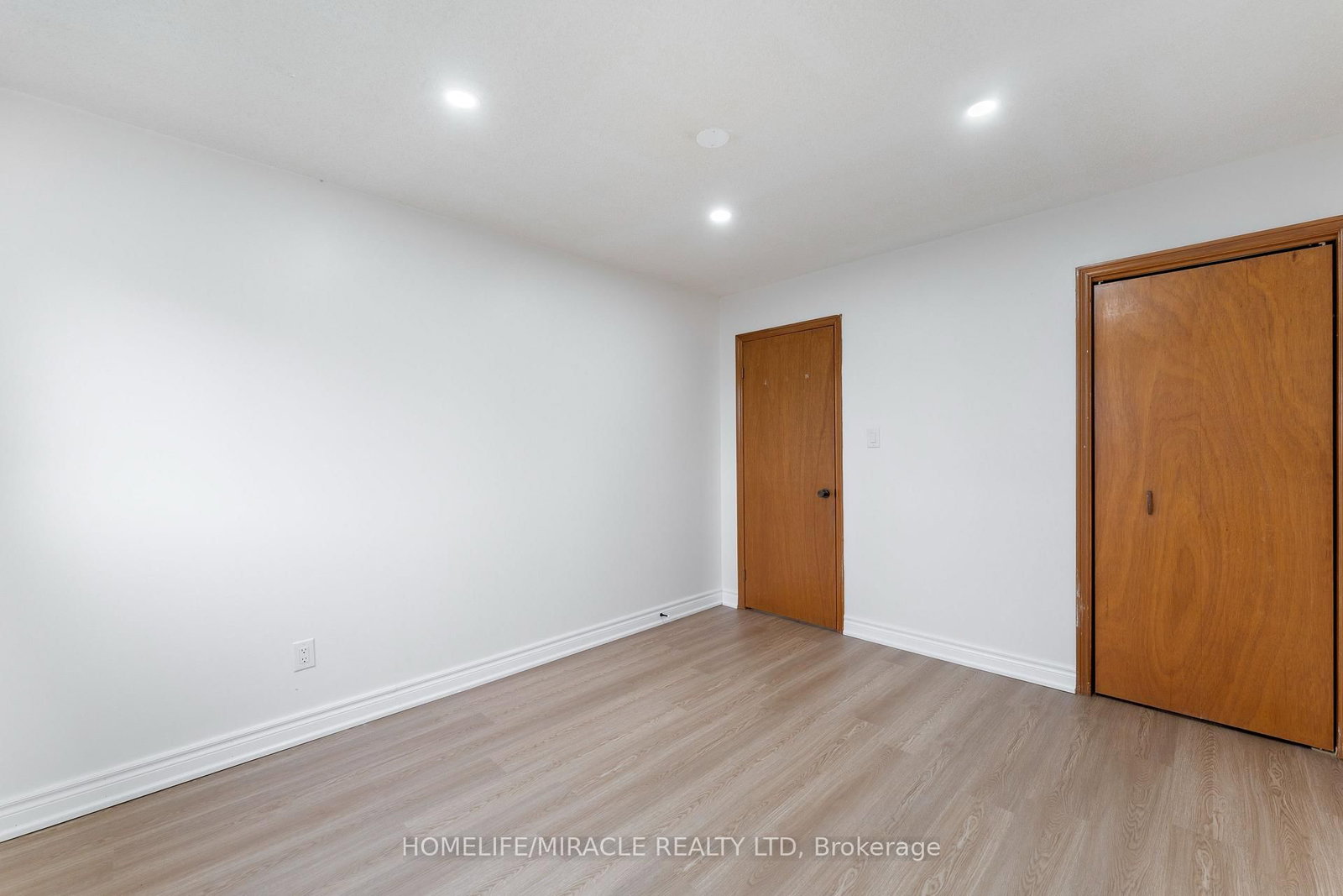 Detached House for sale at 4 Greendowns Drive, Toronto, Ontario, M1M 2G7 - Scarborough Village - MLS: E12958060