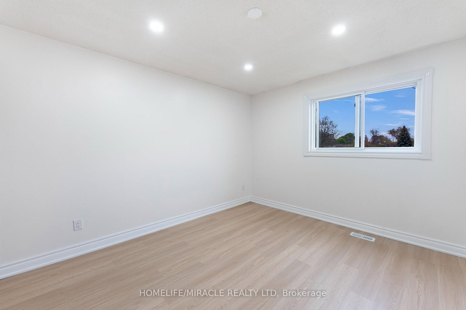 Detached House for sale at 4 Greendowns Drive, Toronto, Ontario, M1M 2G7 - Scarborough Village - MLS: E12958060