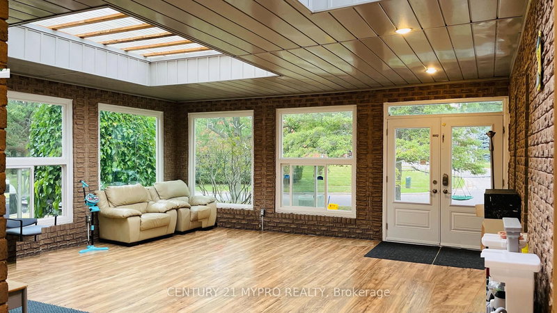 Main - 575 Lombardy Ave, Oshawa, L1J 8H5 | Image 3