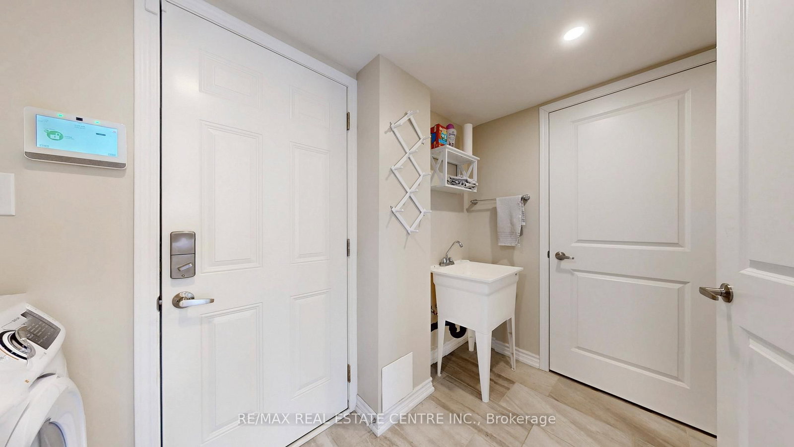 Townhouse for sale at 32 Bluegill Crescent, Whitby, Ontario, L1P 0E4 - Lynde Creek - MLS: E12958650