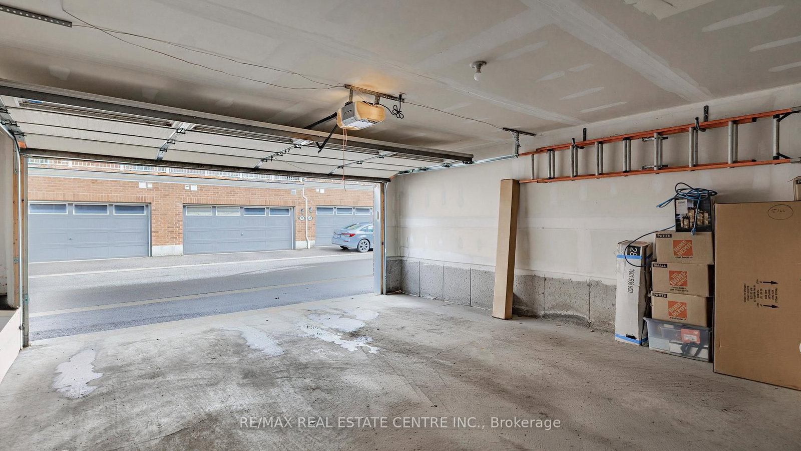 Townhouse for sale at 32 Bluegill Crescent, Whitby, Ontario, L1P 0E4 - Lynde Creek - MLS: E12958650