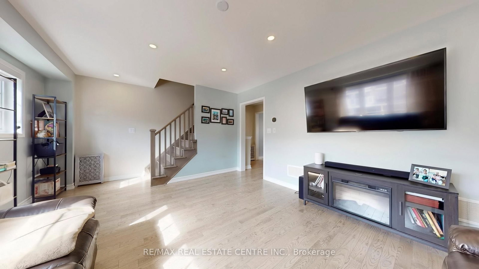 Townhouse for sale at 32 Bluegill Crescent, Whitby, Ontario, L1P 0E4 - Lynde Creek - MLS: E12958650