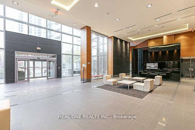 1710 - 125 Village Green Square