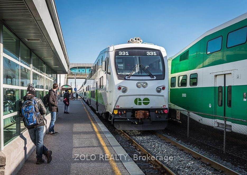 Detached House for sale at 1994 Faylee Crescent, Pickering, Ontario, L1V 2V6 - Liverpool - MLS: E12958988