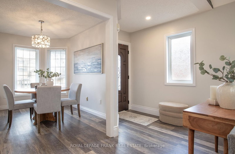 35 Dale Park Dr, Clarington, L1E 2Z4 | Image 2