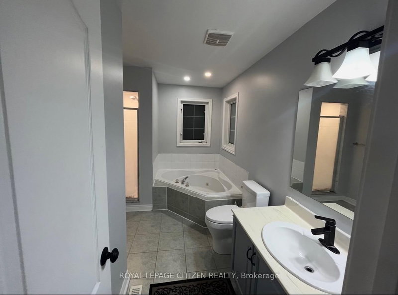 97 Chartway Blvd, Toronto, M1C 5H2 | Image 3