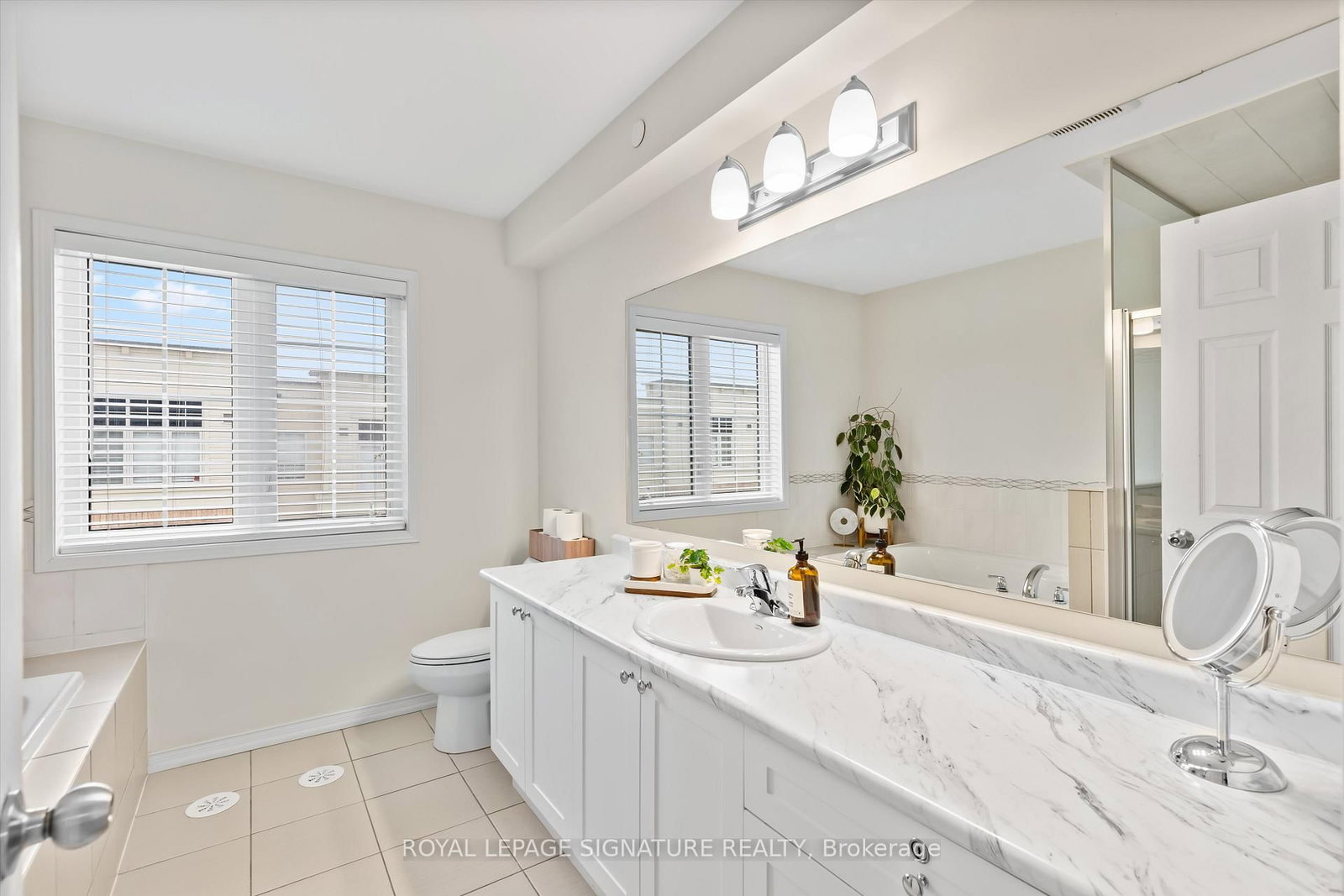 Townhouse for sale at 33 Glenstal Path, Oshawa, Ontario, L1L 0L2 - Windfields - MLS: E12959838