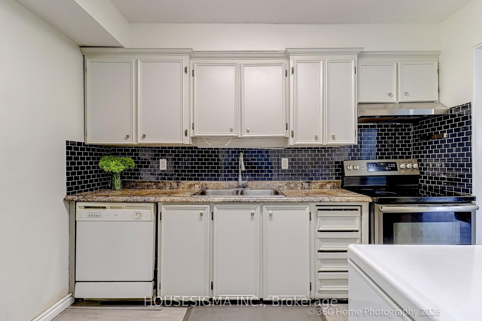 Townhouse for sale at 29-927 Burns Street, Whitby, Ontario, L1N 6J5 - Lynde Creek - MLS: E12960220