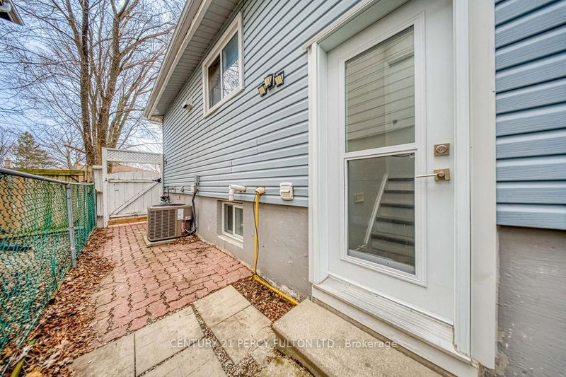 Lower - 871 Liverpool Rd, Pickering, L1W 1S3 | Image 2