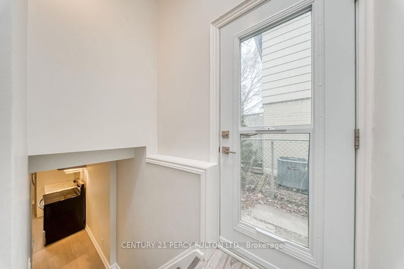 Lower - 871 Liverpool Rd, Pickering, L1W 1S3 | Image 3