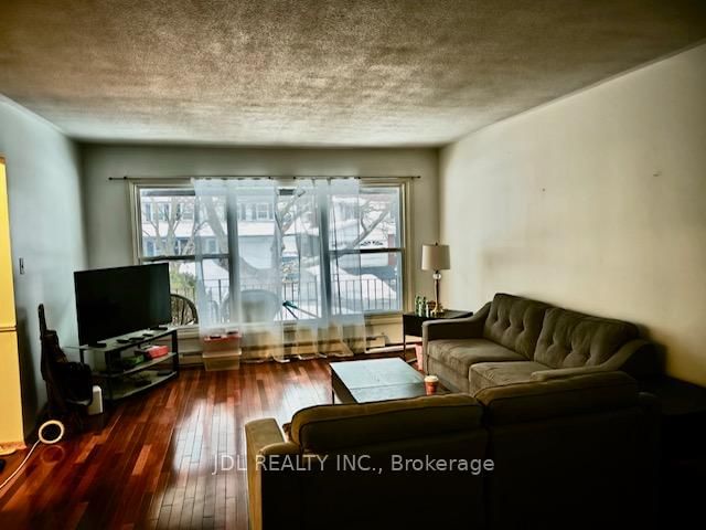 28 Harringay Cres, Toronto, M1W 1Z3 | Image 2