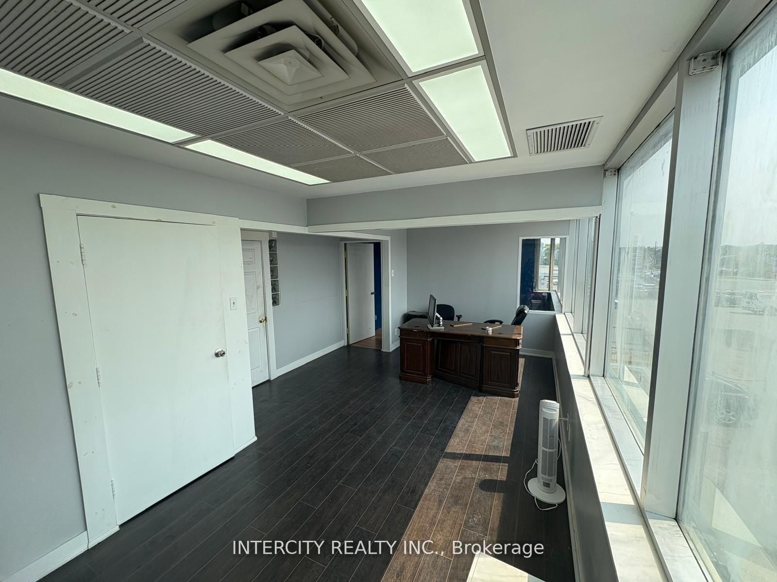 1890 Lawrence Avenue E - Photo 11