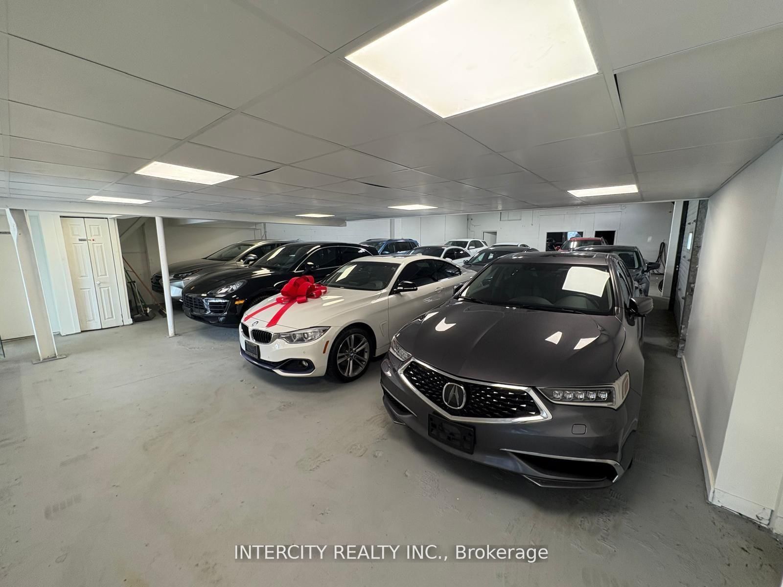 1890 Lawrence Avenue E - Photo 13