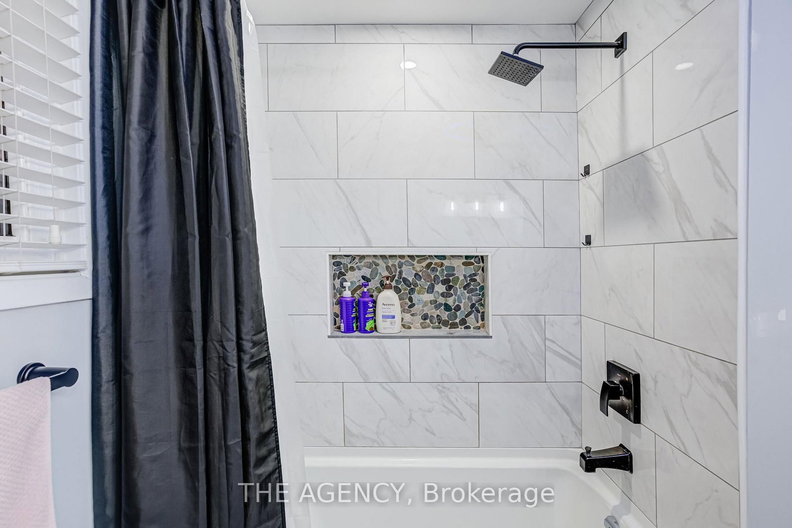 Detached House for sale at 513 Alder Court, Pickering, Ontario, L1V 4T2 - Amberlea - MLS: E12960866